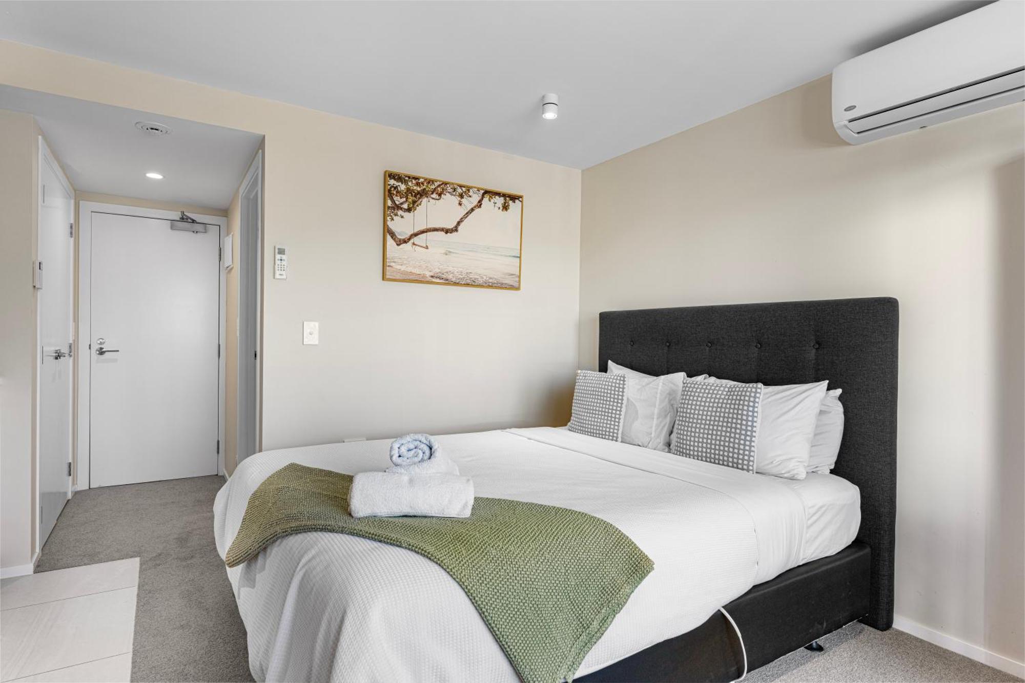 Apartment - 5mins To Airport - Aircond - Free Wifi - Walk To Centre *