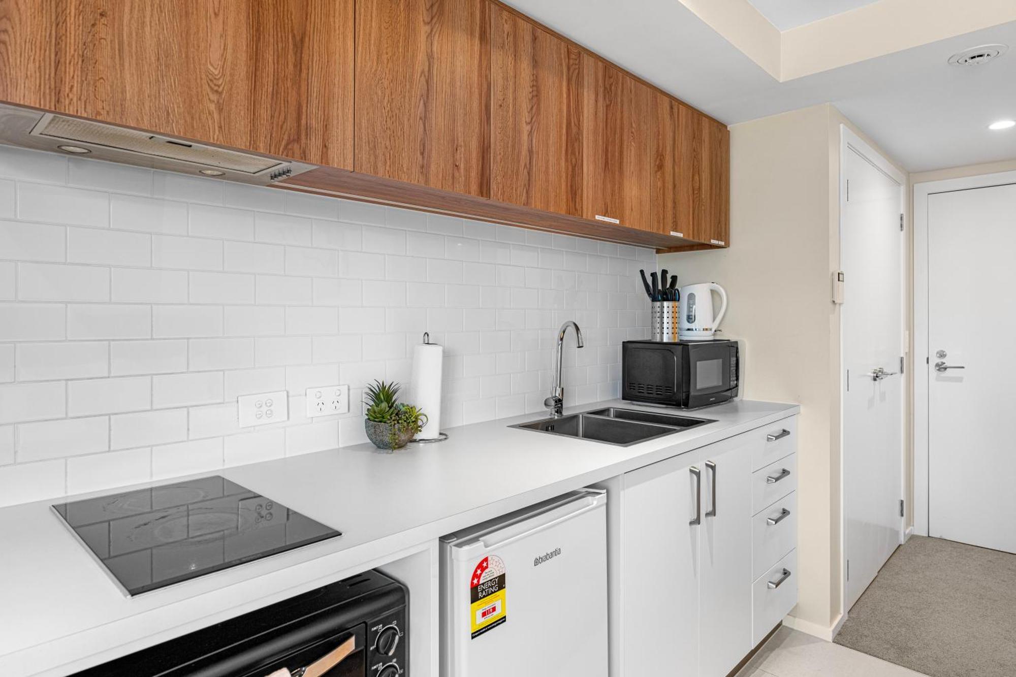 - 5mins To Airport - Aircond - Free Wifi - Walk To Centre