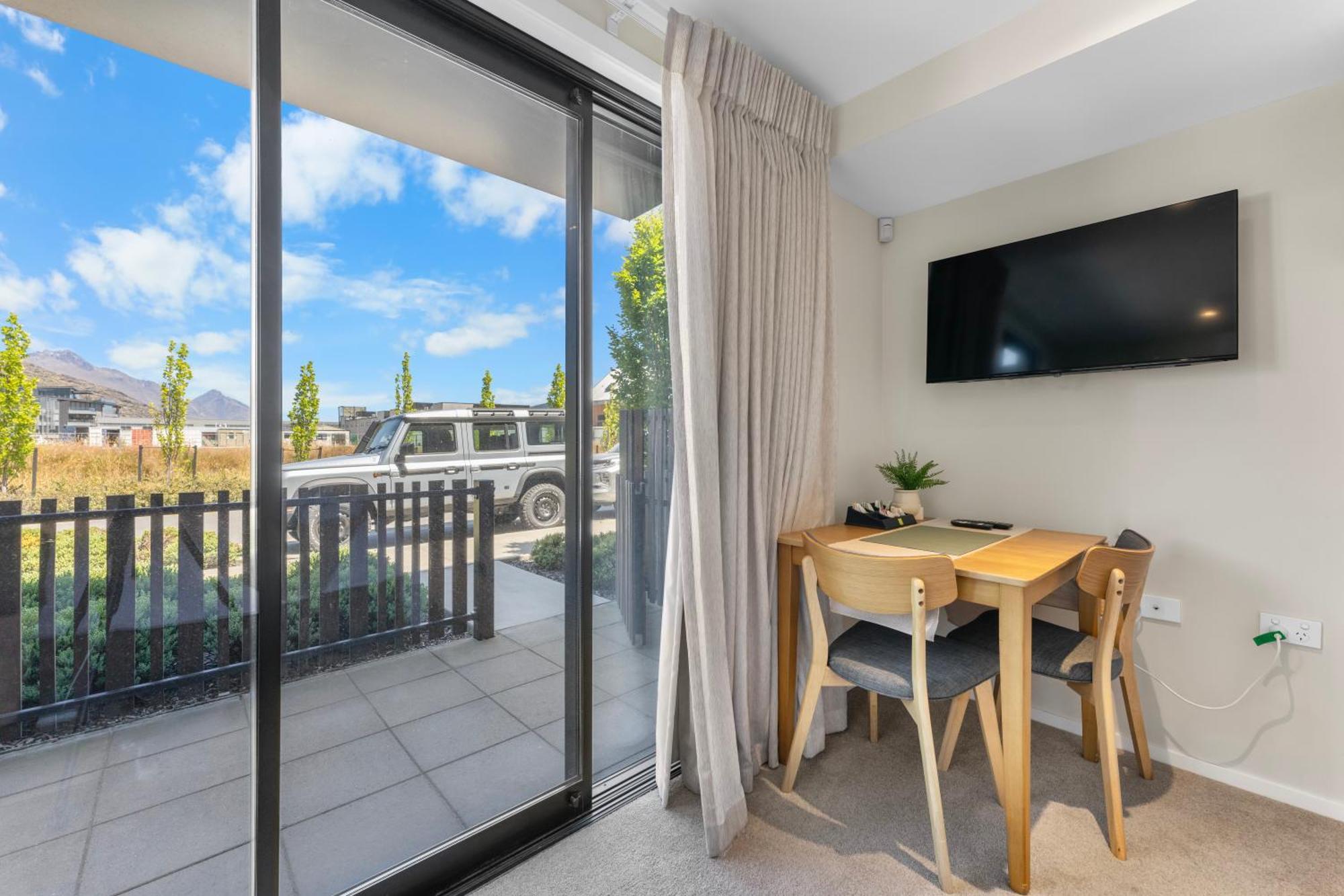 - 5mins To Airport - Aircond - Free Wifi - Walk To Centre Apartment