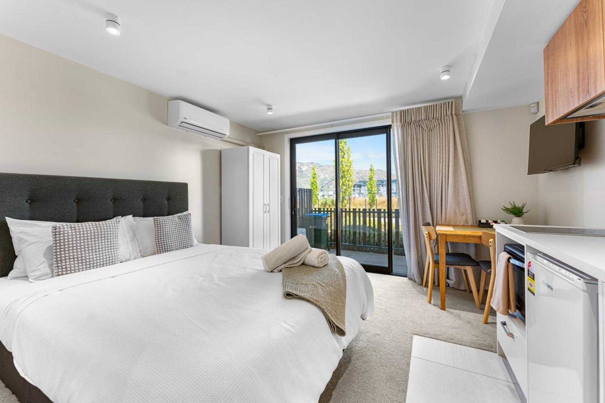 - 5mins To Airport - Aircond - Free Wifi - Walk To Centre